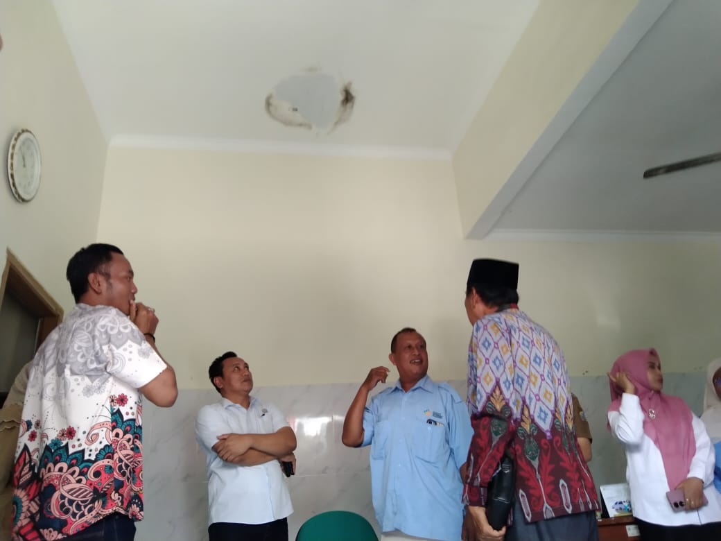 SIDAK : Komisi IV DPRD Gresik melakukan sidak di kantor PLKB Balongpanggang Gresik.