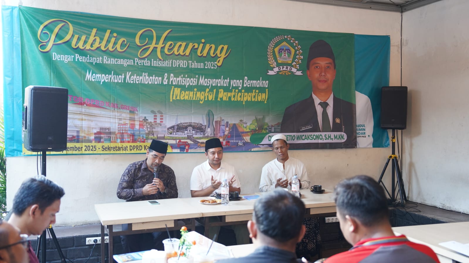 HEARING : Anggota DPRD Gresik Dimas Setyo Wicaksono bersama peserta&nbsp;  publik hearing MWC NU Gresik dan MWC NU Kebomas Gresik&nbsp;