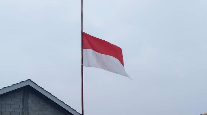 Pengibaran Bendera Merah Putih setengah tiang pada 30 September dan satu tiang penuh pada 1 Oktober.