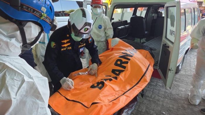 Evakuasi: Basarnas melakukan evakuasi korban ambruknya musala Ponpes Al Khoziny
