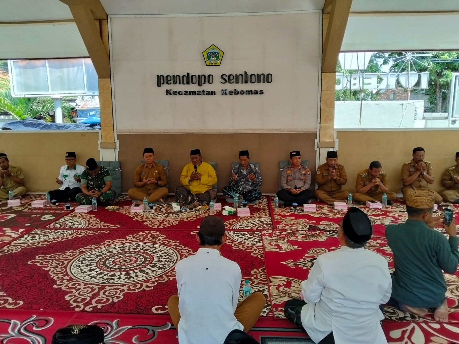 MENGGELAR - MUI Kecamatan Kebomas Gresik menggelar doa bersama dan sahkan doa bersama.