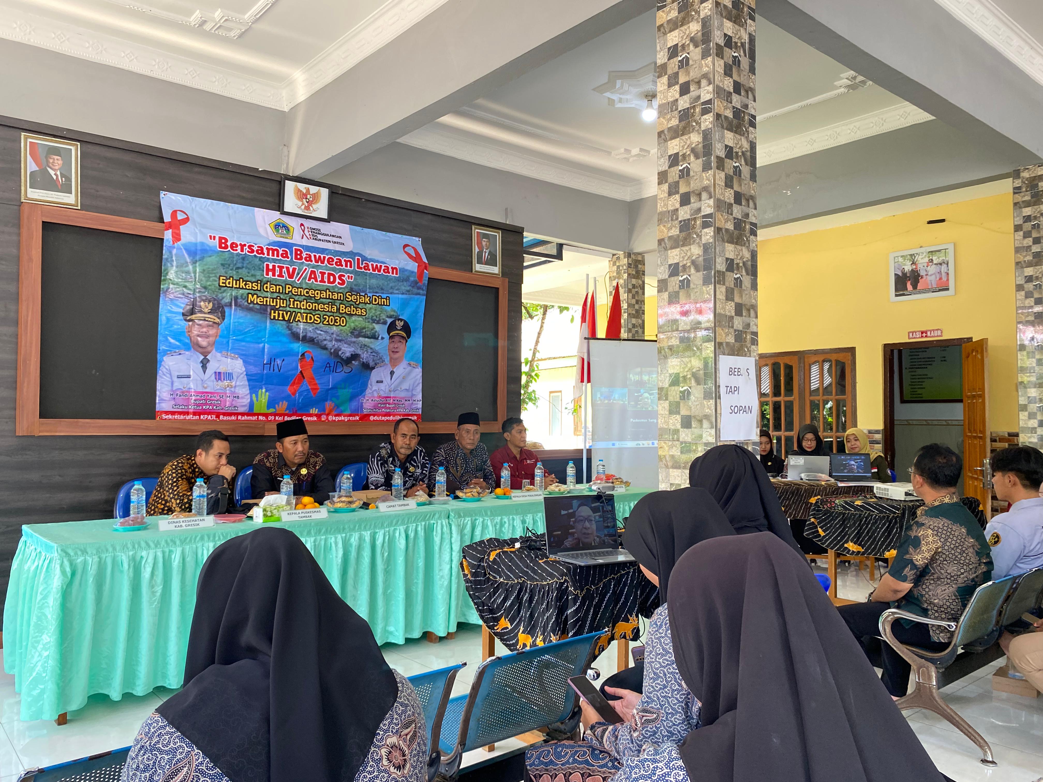 SOSIALISASI : Dinkes Gresik saat memberikan sosialisasi atau edukasi kepada masyarakat.