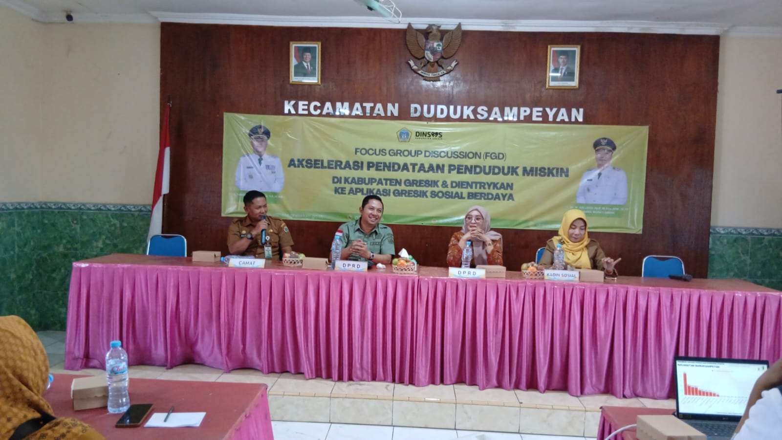 RAPAT : Kegiatan FGD Akselerasi Pendataan Penduduk Miskin di Kabupaten Gresik