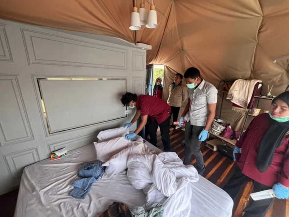 Pasangan suami istri (Pasutri) diduga menjadi korban keracunan gas karbon monoksida (CO) dari pemanas air.