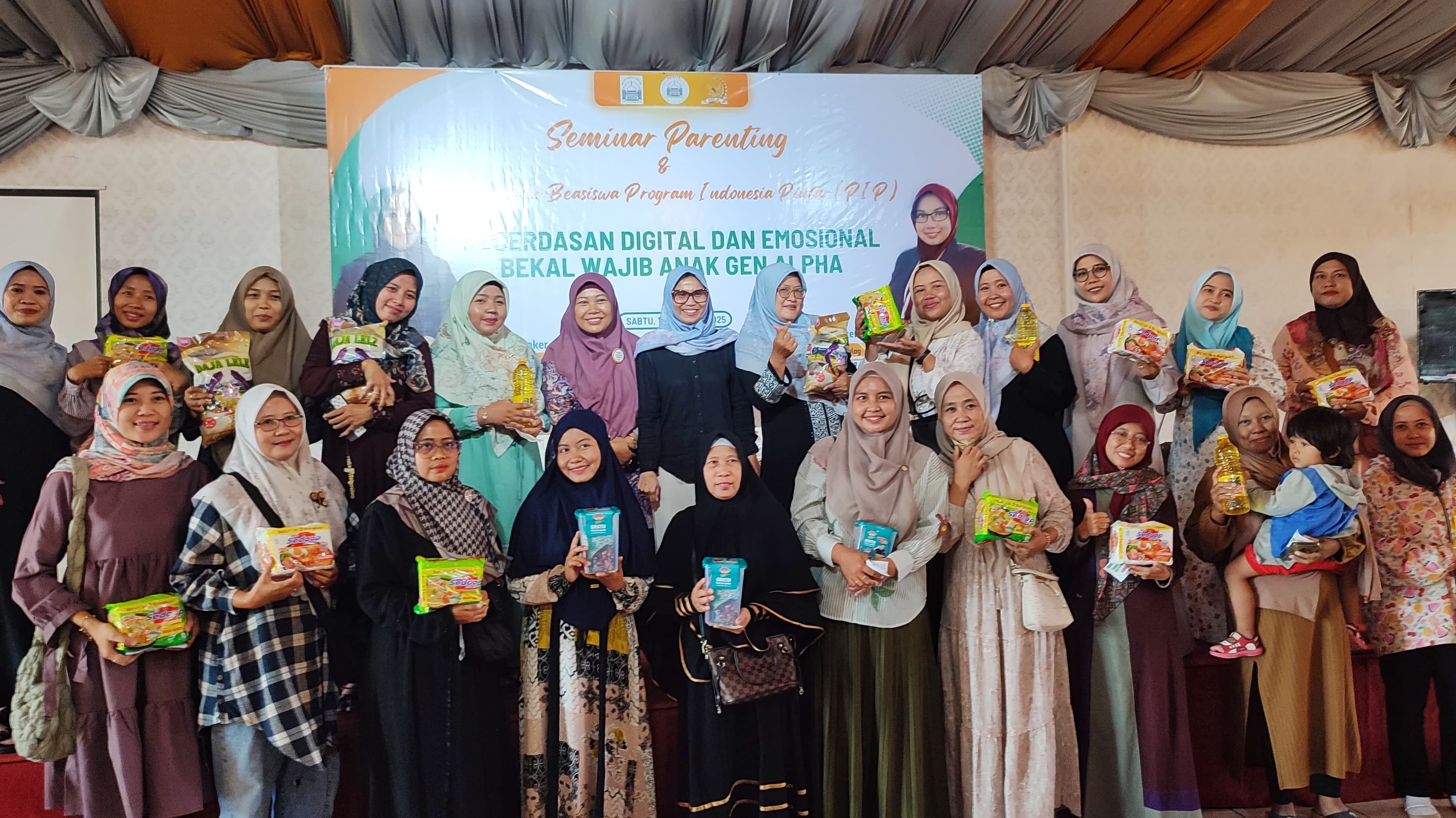 Nahdlatul Ulama (SDNU) Nurul Islah menggelar Seminar Parenting dan penyerahan Beasiswa Program Indonesia Pintar (PIP)
