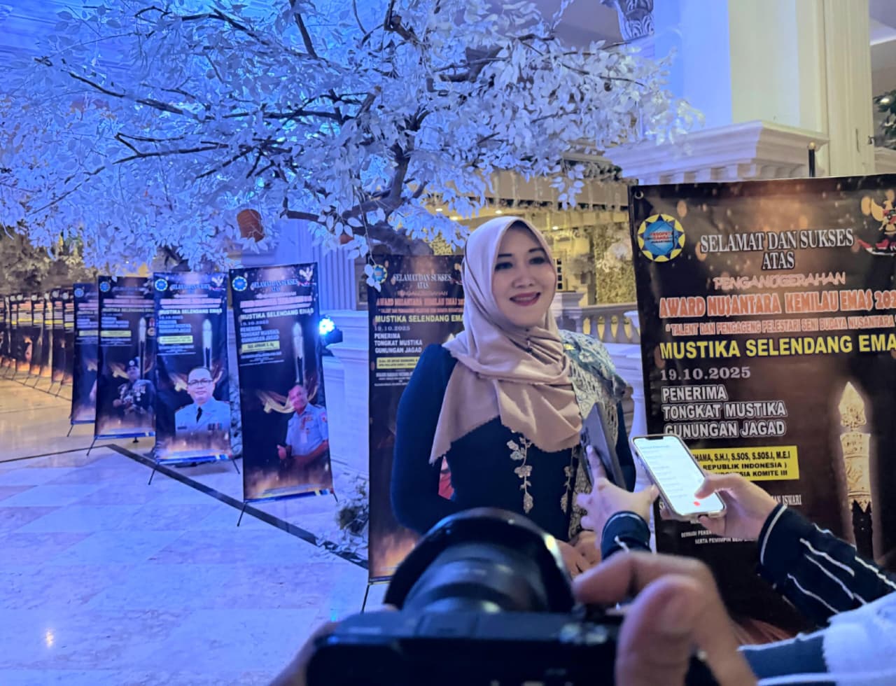 Menjadi Sosok Ibu yang Menjunjung Tinggi Nilai Budaya, Senator Lia Istifhama Raih Penghargaan Mustika Selendang Emas 2025