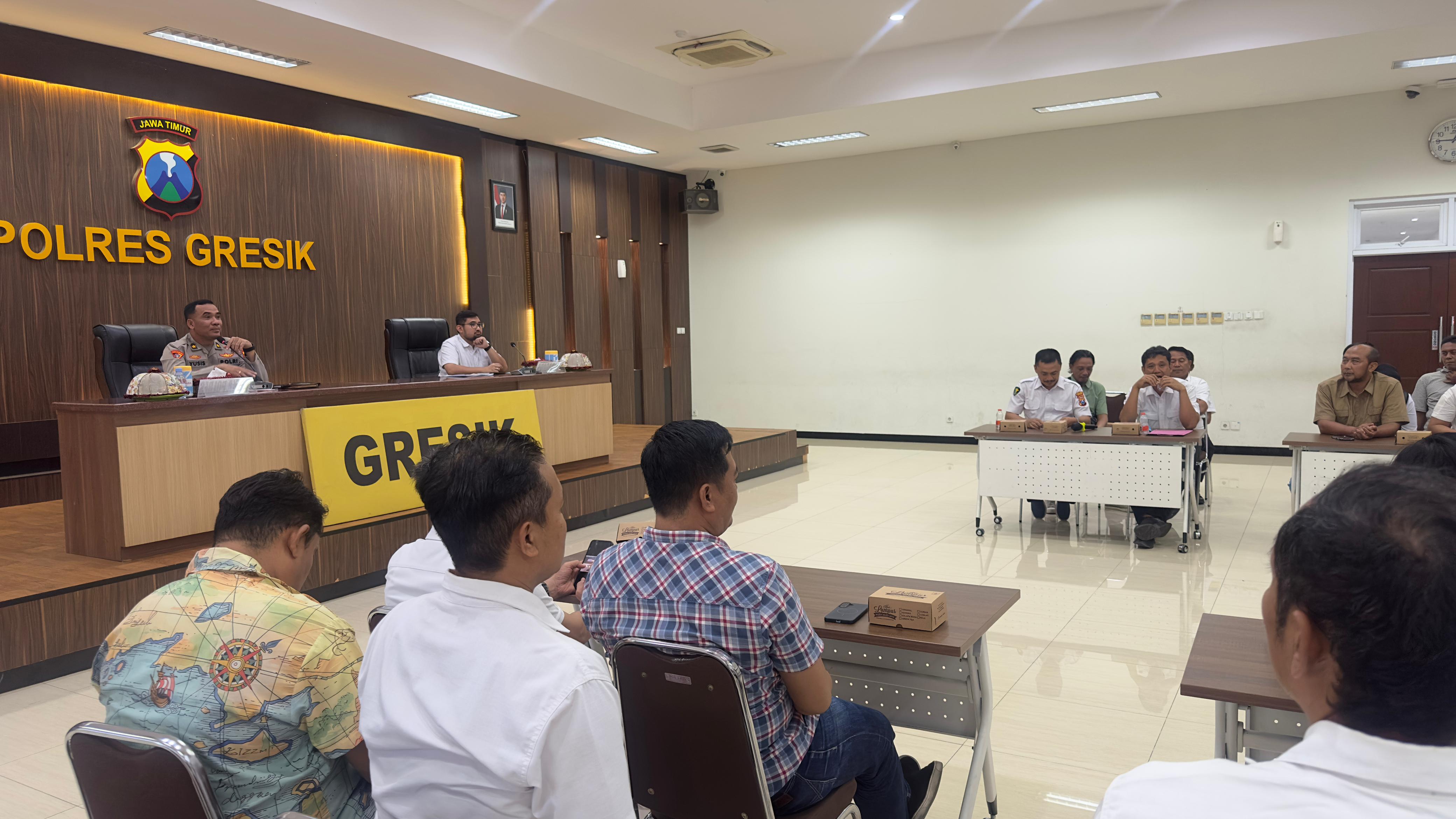 OPERASI SIKAT SEMERU : Kabag Ops Kompol Yusis Budi Kismanto beserta Polres Gresik siap Sukseskan Operasi Sikat Semeru 2025 untuk Wujudkan Gresik Aman dan Kondusif.