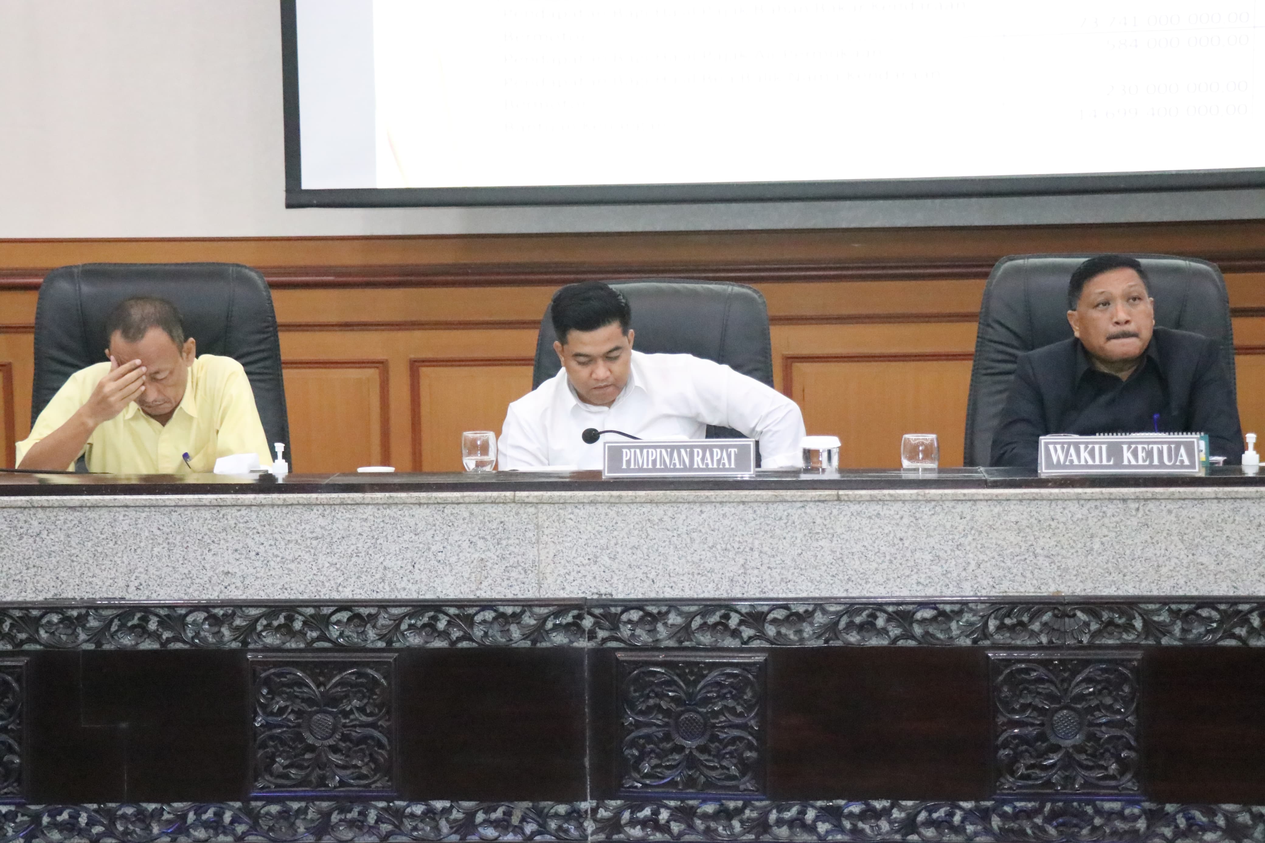 RAPAT : DPRD Gresik menggelar rapat banggar kemarin.