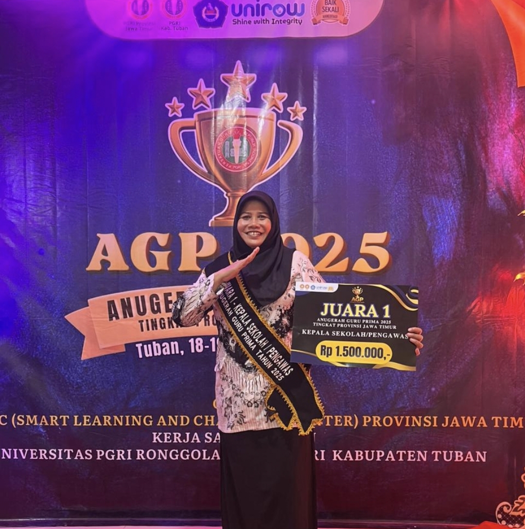 Kepala UPT SMPN 10 Gresik Nur Aliyah berhasil meraih prestasi gemilang dalam Anugerah Guru Prima kategori Kepala Sekolah dan Pengawas.