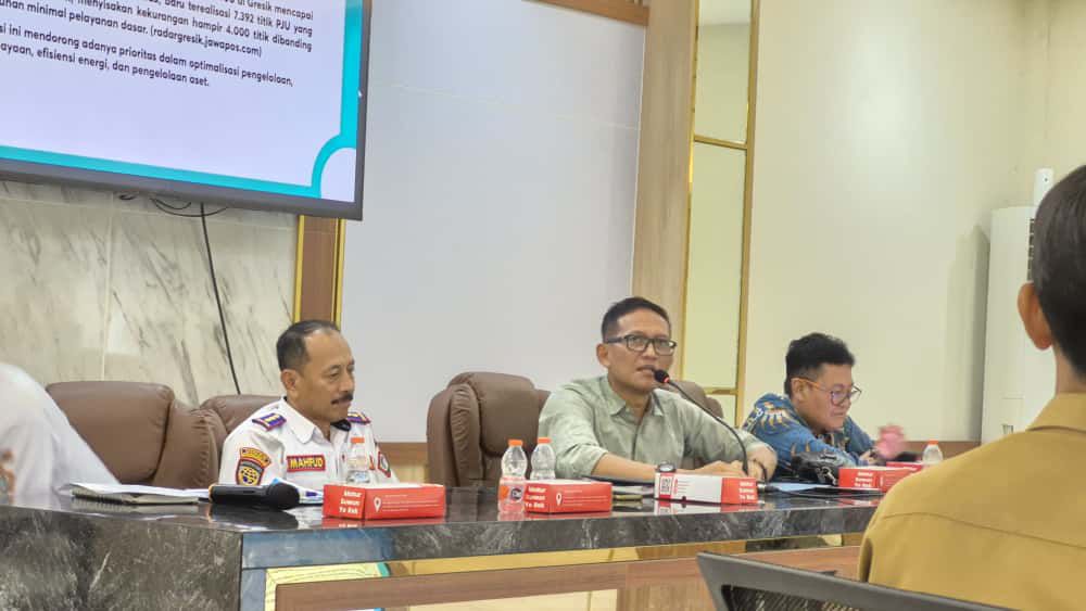 MONITORING : DPRD bersama OPD Gresik di kantor Dishub Gresik.