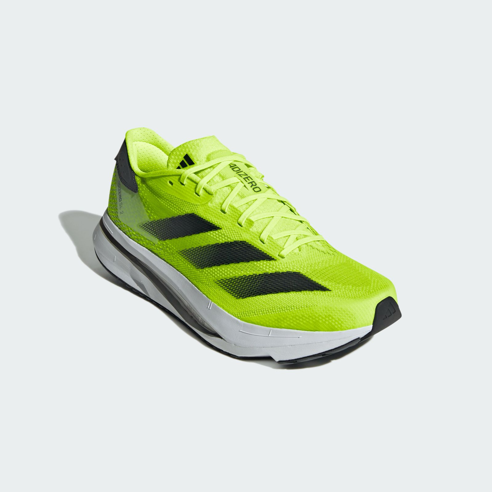 Salah satu Sepatu Adidas Adizero sebagai rekomendasi sepatu lari.
