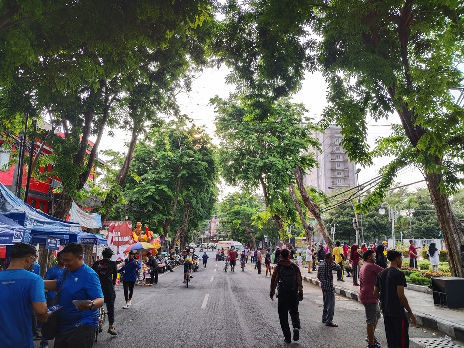 Kondisi Cuaca Gresik Pagi ini cerah dengan berawan.
