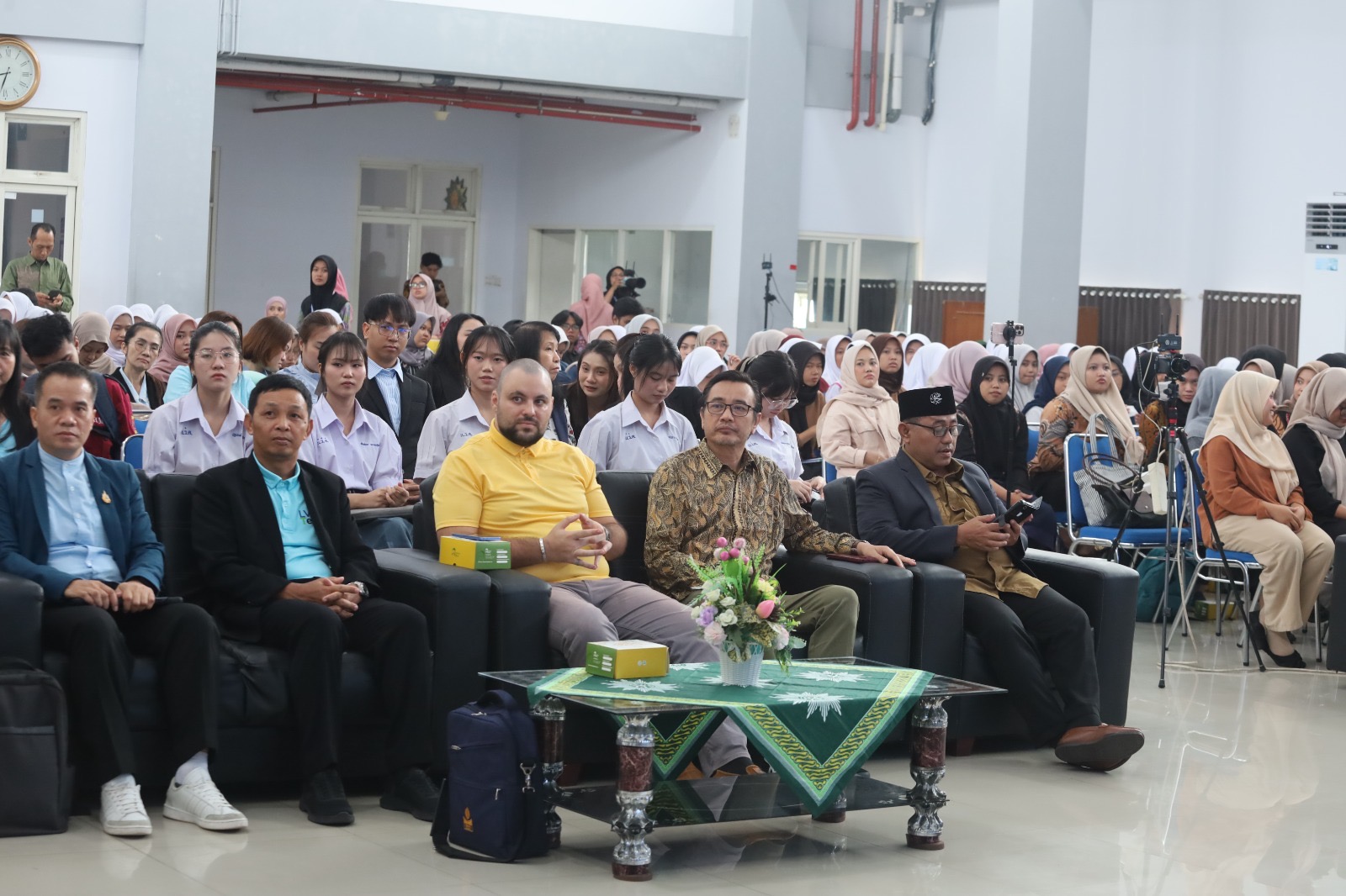 UMG MEMIMPIN INOVASI PENDIDIKAN : Mengusung tema &ldquo;Strengthening Teacher Education in The Era of AI,&rdquo; konferensi internasional ini menjadi ajang bertemunya gagasan dan budaya dari berbagai negara.
