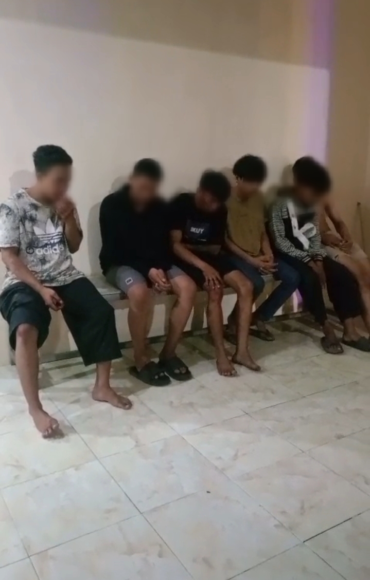 DIAMANKAN : Tujuh remaja hendak terlibat tawuran kecelakaan di Jalan Raya Tenaru, Kecamatan Driyorejo, Gresik.