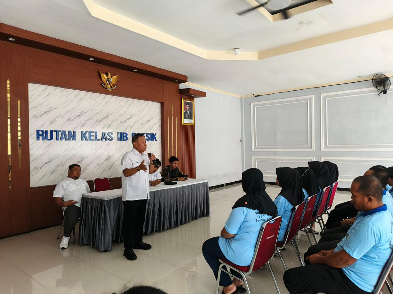 PENYULUHAN : Tingkatkan kesadaran hukum warga binaan Rutan Gresik handeng LBH PKD.