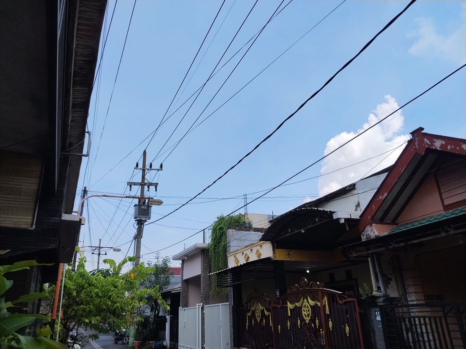 Kondisi cuaca Gresik hari ini akan diguyur hujan ringan.