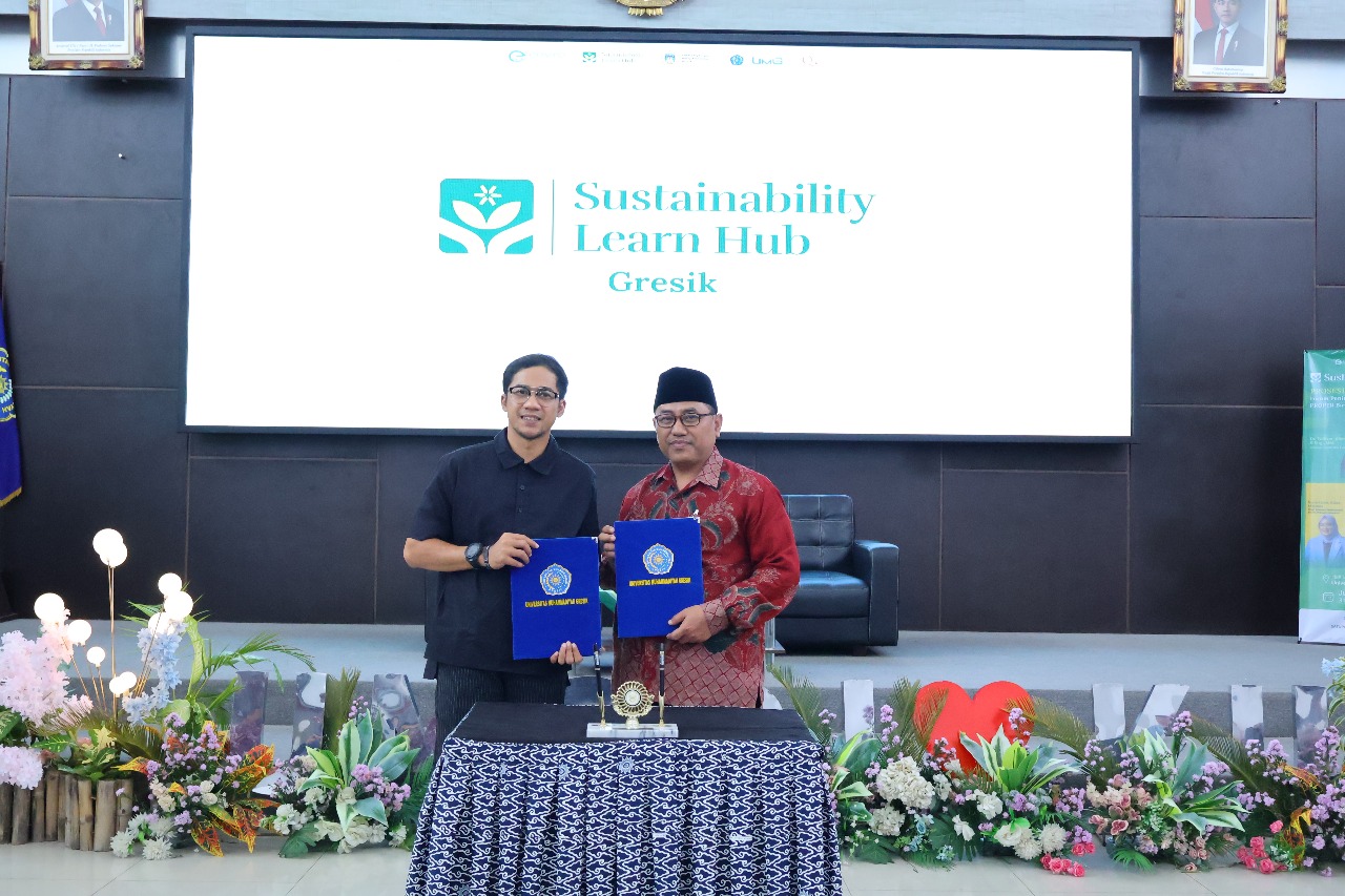 PROSESI UMG: Kolaborasi Pentahelix Memulai Peradaban Hijau Gresik, Penandatanganan kolaborasi UMG- ESI siap mencetak kader pemimpin ekologi.