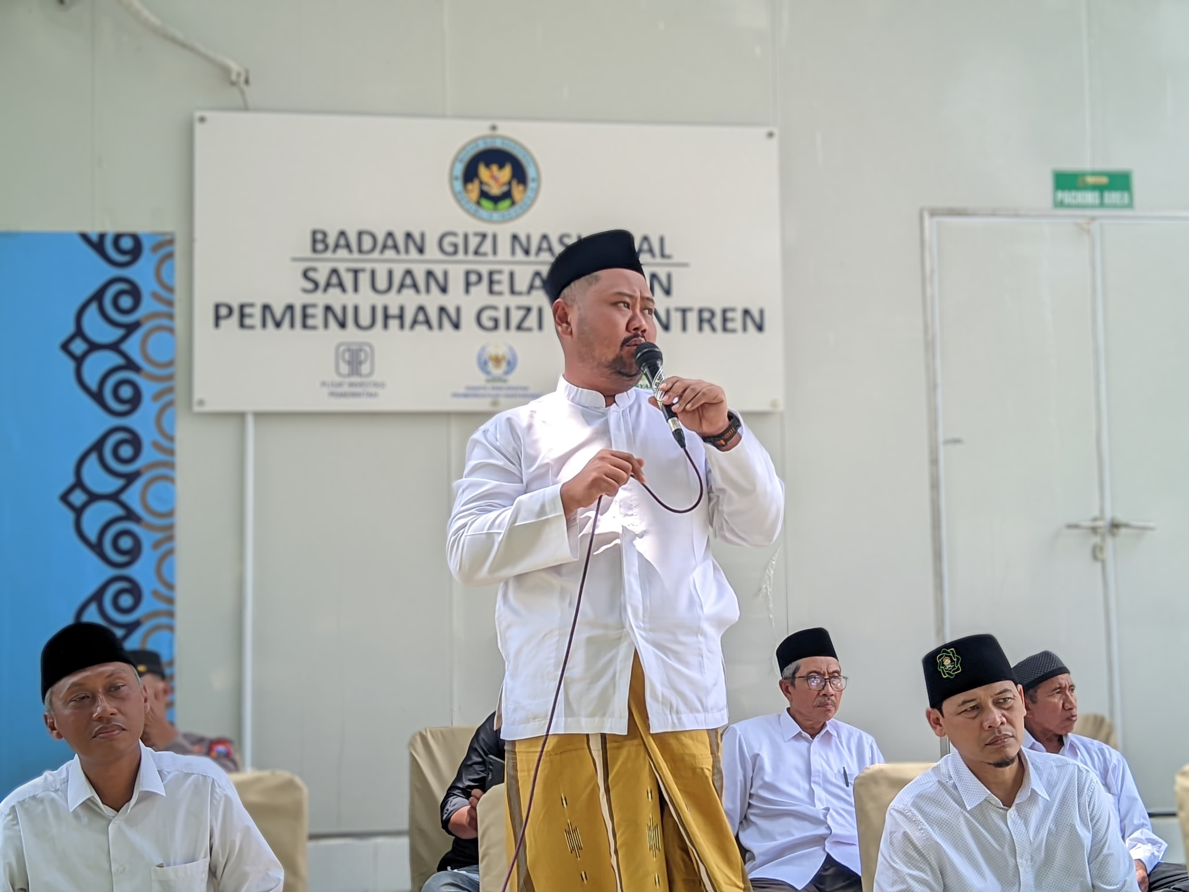 MERESMIKAN : Bupati Gresik Gus Yani saat meresmikan SPPG di Ponpes Alkarimi Tebuwung, Kecamatan Dukun, Kabupaten Gresik.