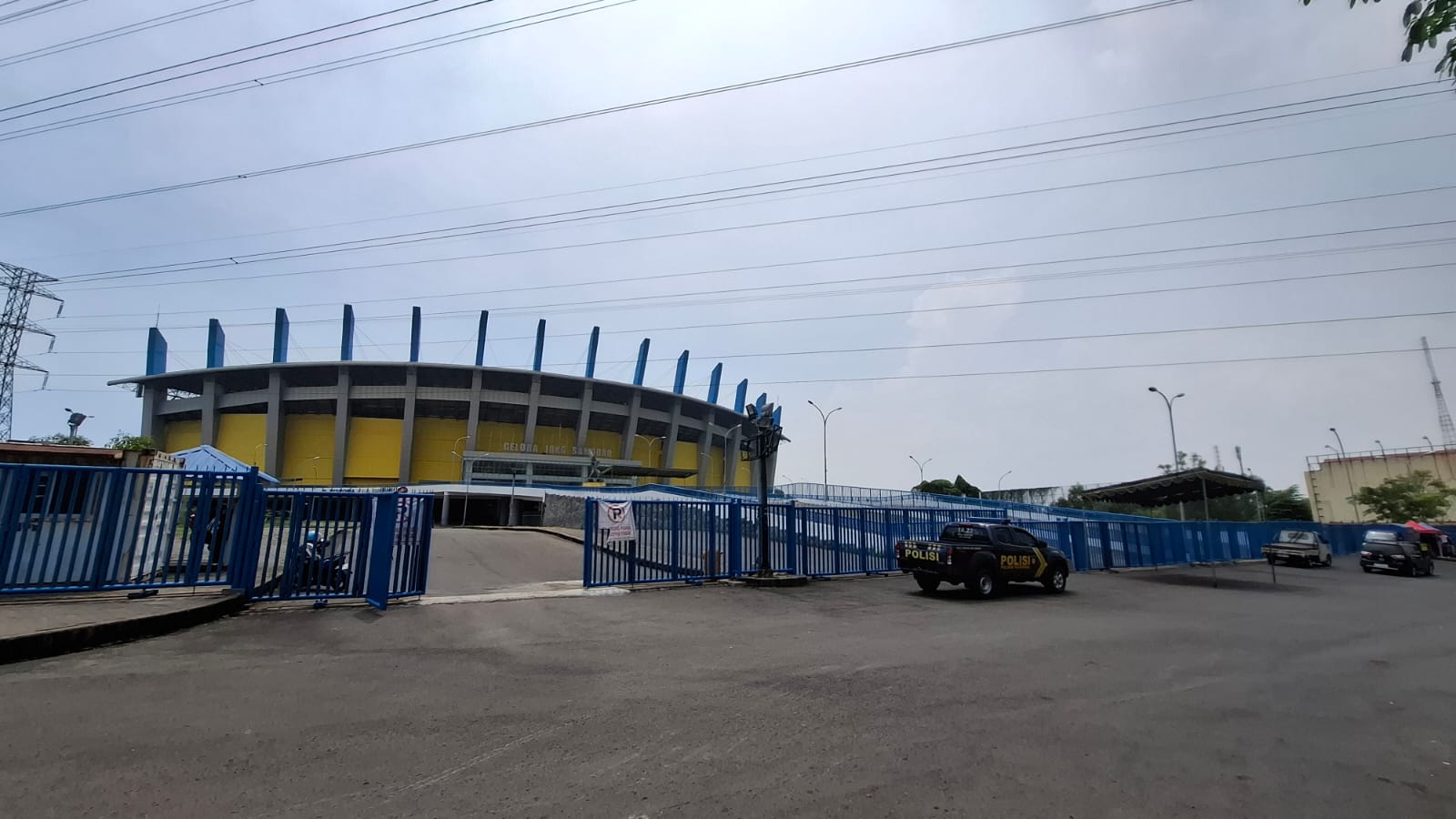DILARANG HADIR : Persik Vs Persebaya bonek dilarang hadir petugas jaga ketat perbatasan Surabaya&mdash;Gresik.