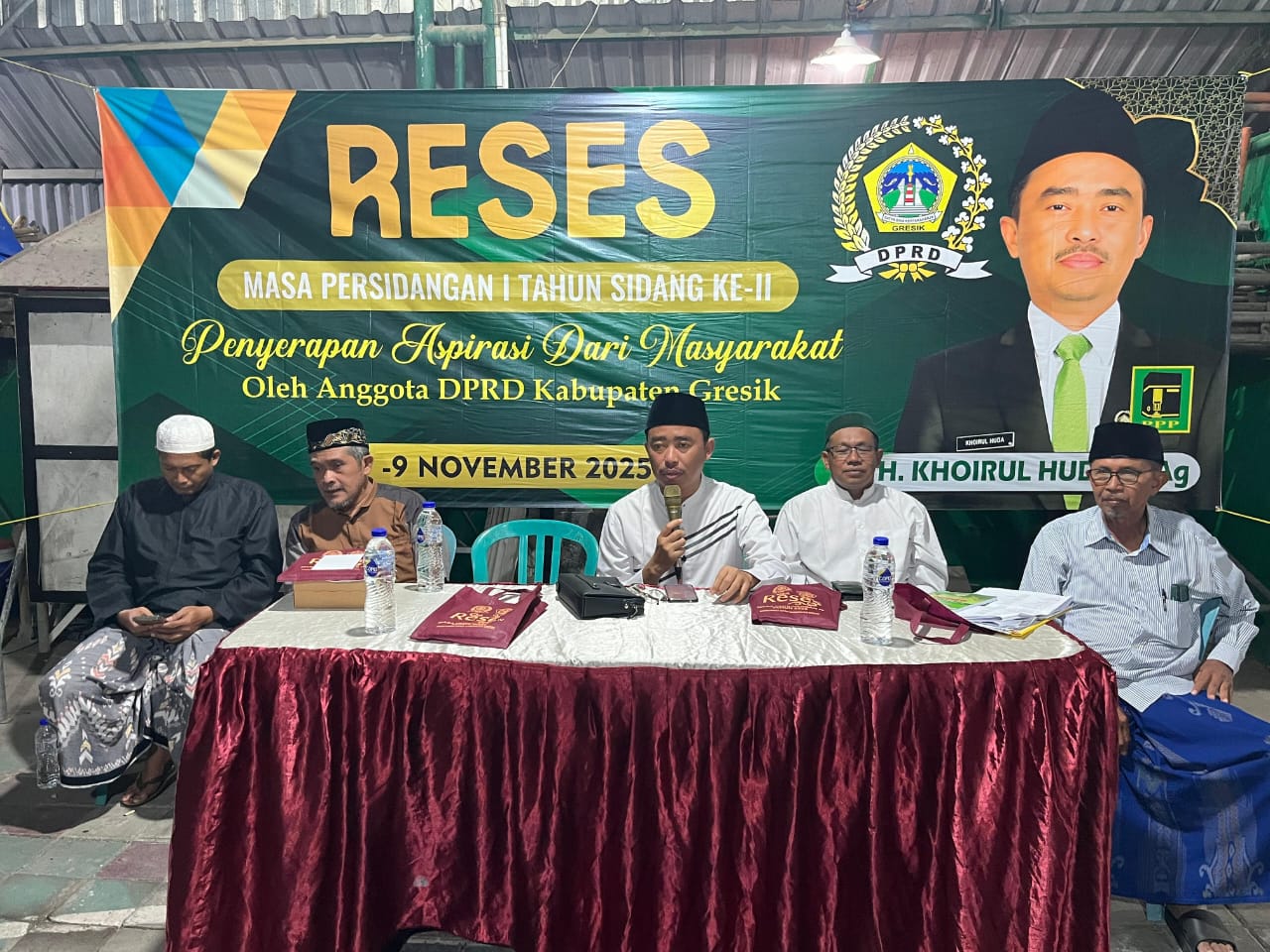ASPIRASI : Anggota Komisi III DPRD Gresik, Khoirul Huda menyerap aspirasi dari keluhan warga di Dapil 9 Manyar dan Bungah.
