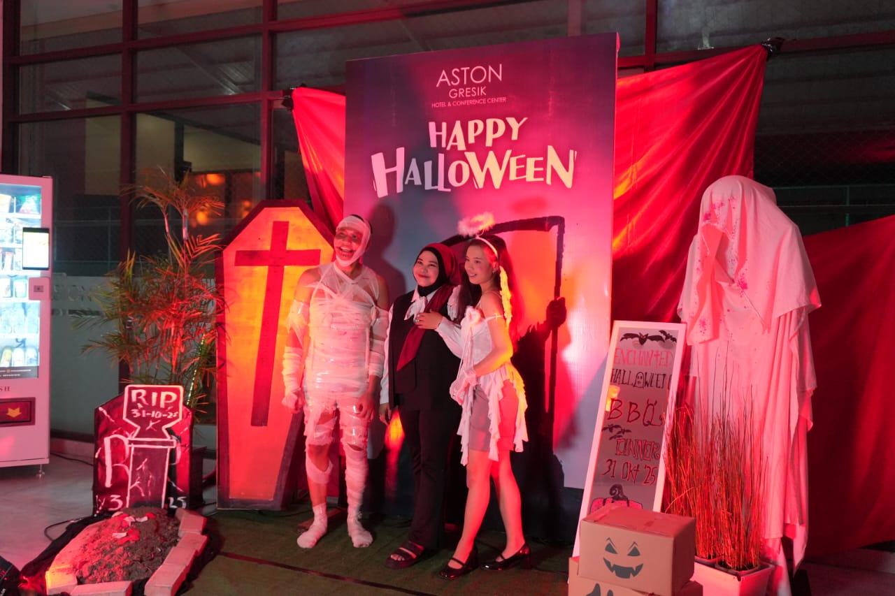 NUANSA: Seram penuh misteri dalam nuansa agenda bertajuk Enchanted Halloween Dinner Hotel Aston Gresik.