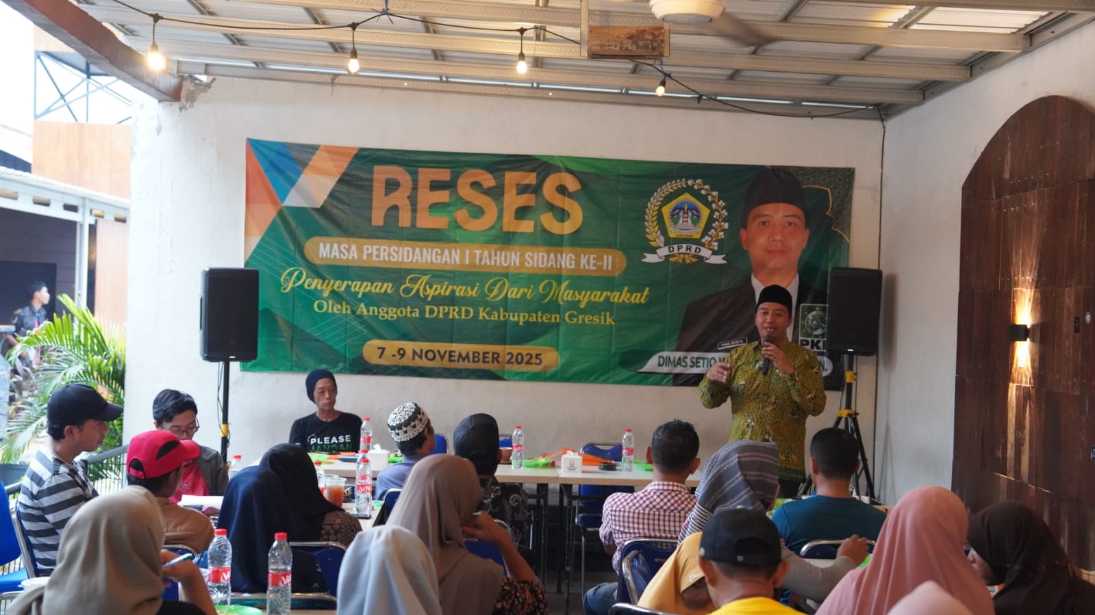 ASPIRASI: Anggota DPRD Gresik Dimas Wicaksono saat kegiatan serap aspirasi dari warga.