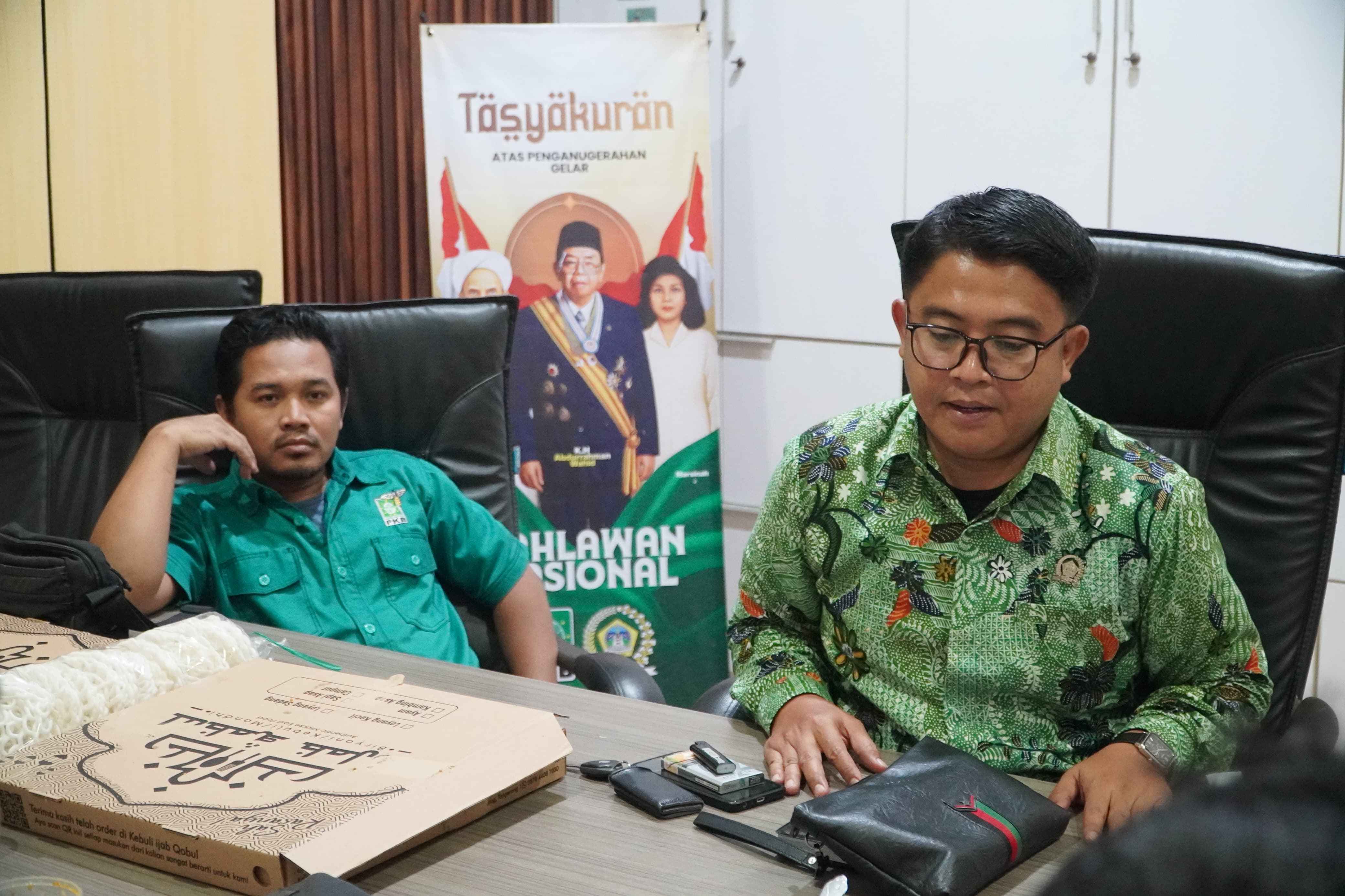 SYUKURAN: Fraksi Partai PKB DPRD Gresik syukuran penganugerahan Pahlawan Nasional Gus Dur.