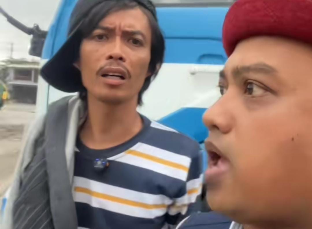 Konten kreator akun Twuman kagum melihat Tempat Parkir Khusus Ngawen Sidayu yang digunakan untuk menghindari kemacetan