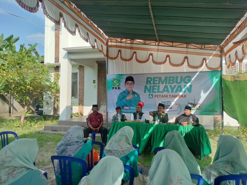 ASPIRASI: Ketua Fraksi PKB DPRD Kabupaten Gresik, Imron Rosyadi saat serap aspirasi nelayan di Ujungpangkah.