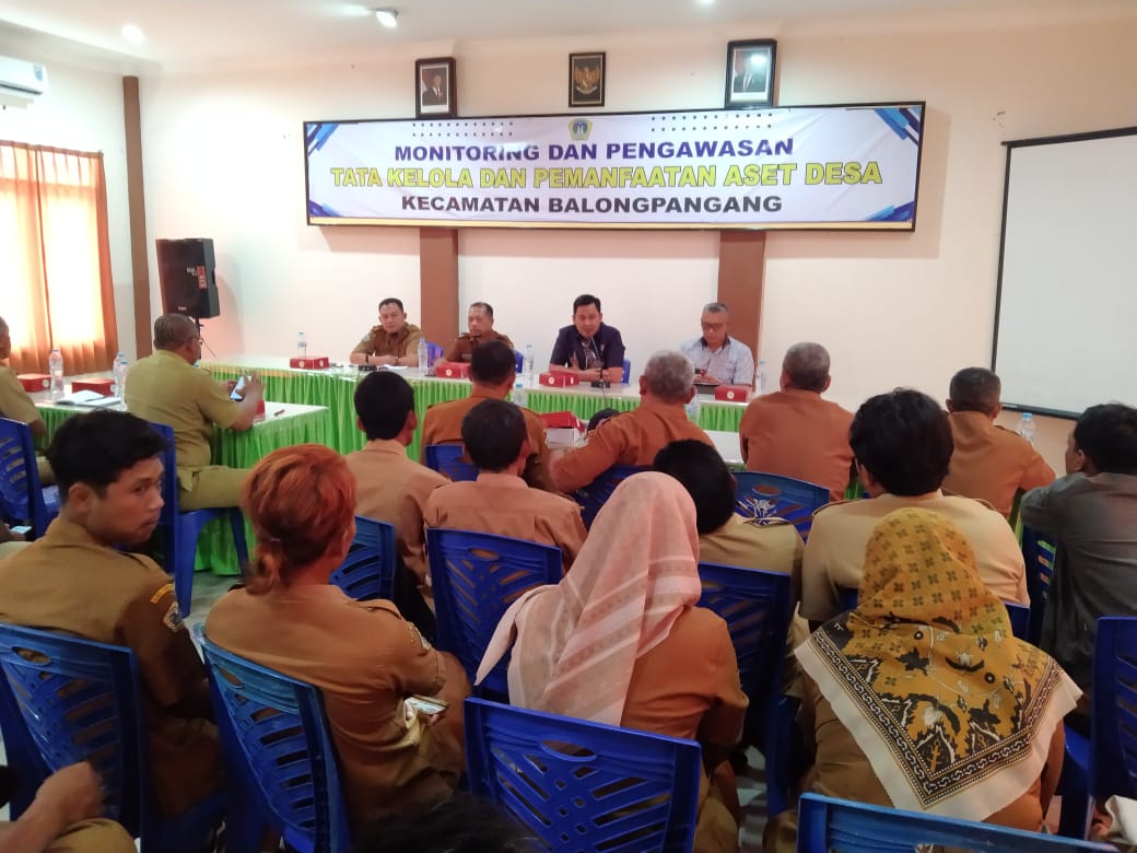 MONITORING : Anggota DPRD Gresik Achmad Kusrianto Pujiantoro melakukan monitoring dan pemanfaatan aset desa.