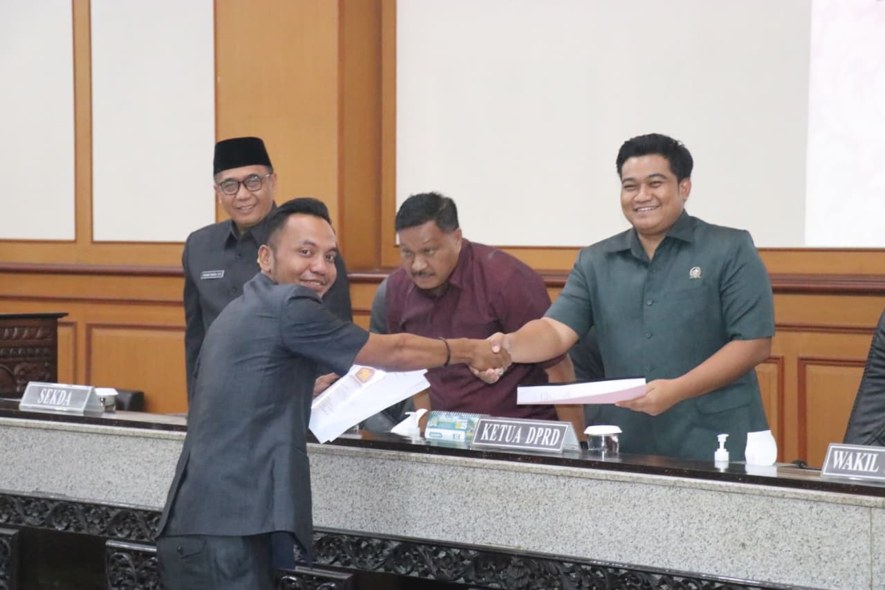 PANDANGAN : Rapat pandangan umum fraksi tentang Ranperda 2026.