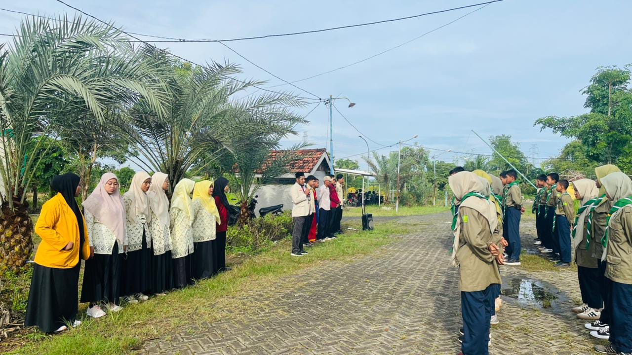 Apel Khidmat SMK Muhammadiyah 5 Gresik dalam peringatan Milad ke-113 Muhammadiyah.