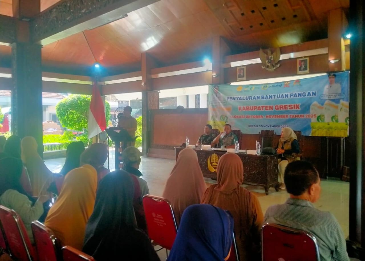 BANSOS : Pemkab Gresik menyalurkan bantuan kepada masyarakat Gresik.