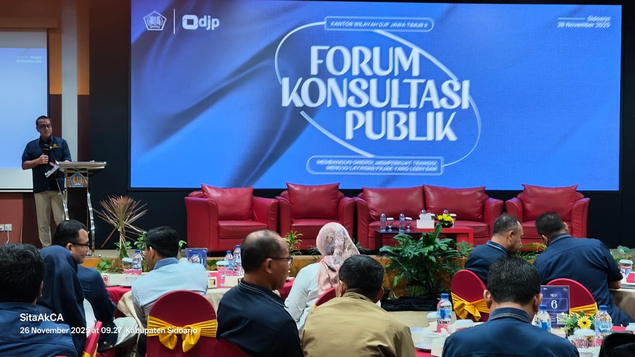 KONSULTASI PUBLIK: Forum dialog oleh Kanwil DJP Jatim II, KPP Madya Gresik, KPP Madya Sidoarjo dan para undangan untuk menyerap partisipasi publik serta memperkuat peningkatan layanan pajak dan implem