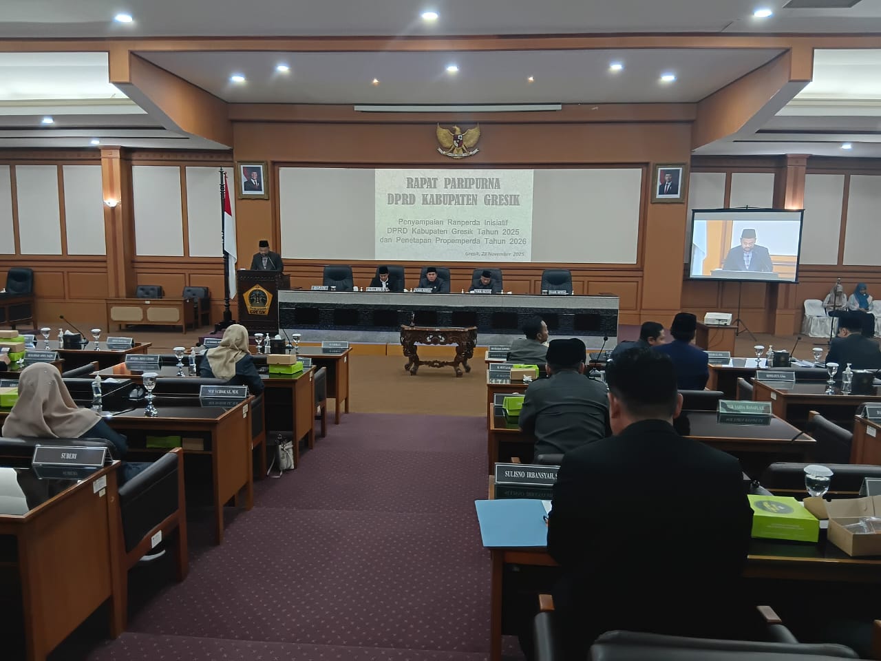 RAPAT : DPRD Gresik saat rapat Rapat Paripurna Ranperda Inisiatif Tahun 2025 dan Tetapkan Propemperda 2026.