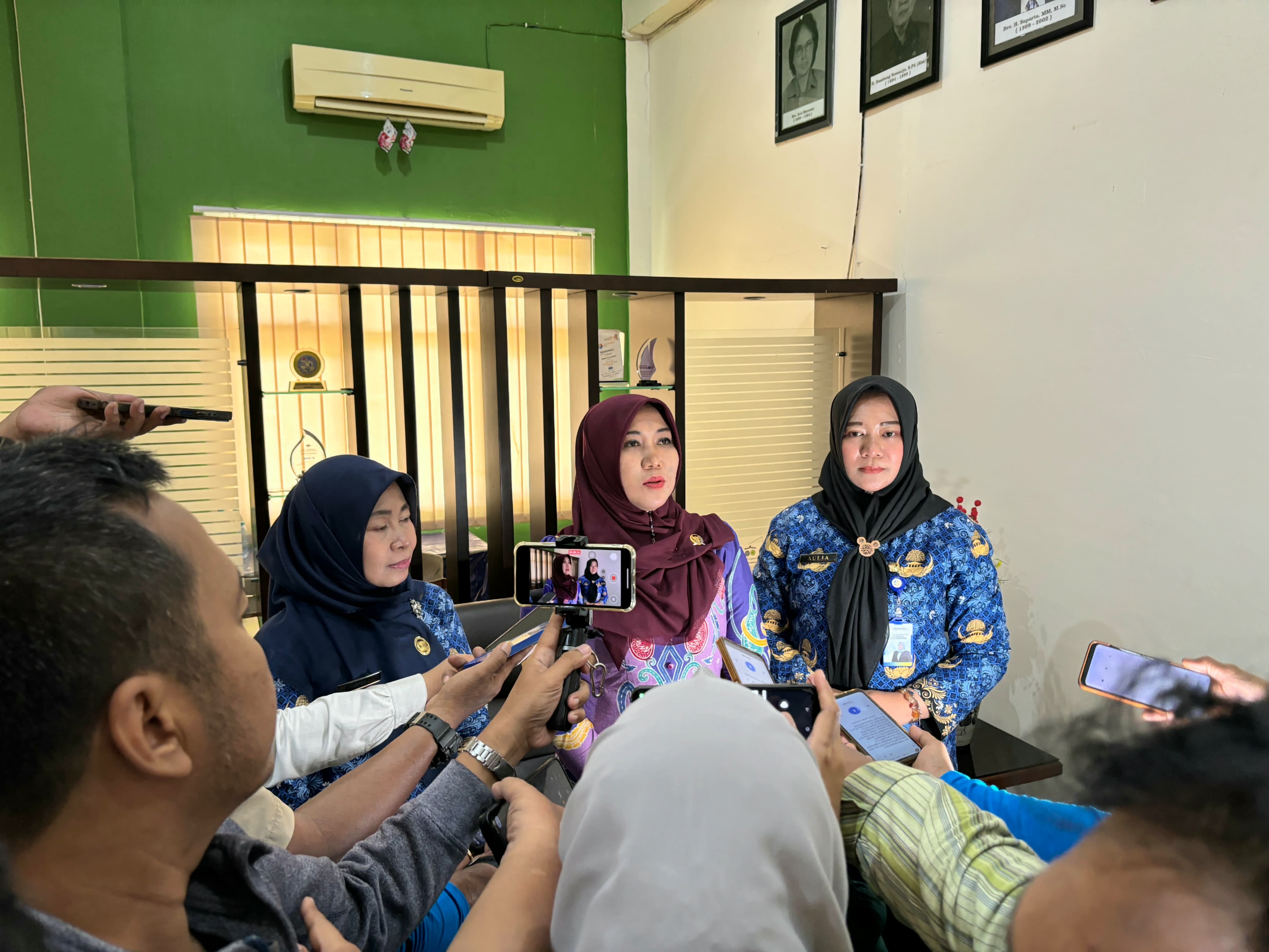 Dr Lia Istifhama saat diwawancarai