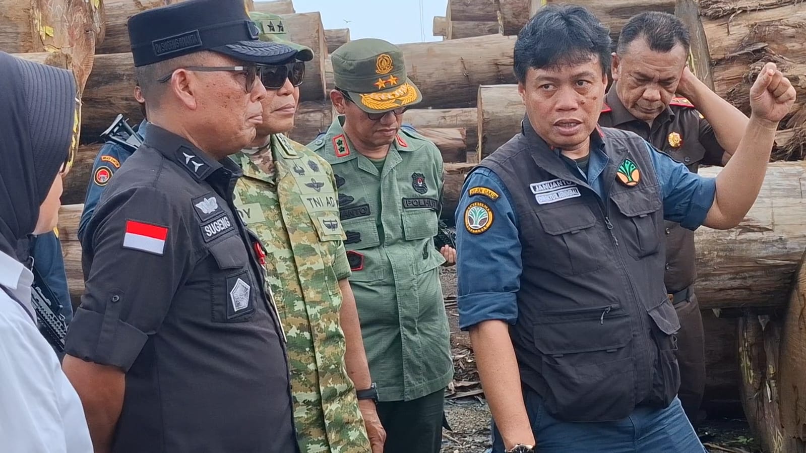 MEMBERIKAN KETERENGAN : Satgas PKH saat memberikan keterangan terkait penetapan Direktur Utama PT. BRN dengan inisial IM (29) pelaku dan penanggung jawab operasional sebagal Tersangka.