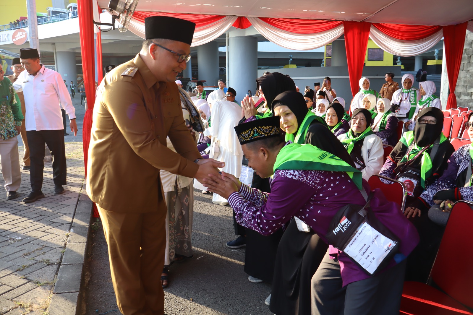 PELEPASAN : Para jamaah haji tahun 2025 saat pelepasan menuju Baitullah.