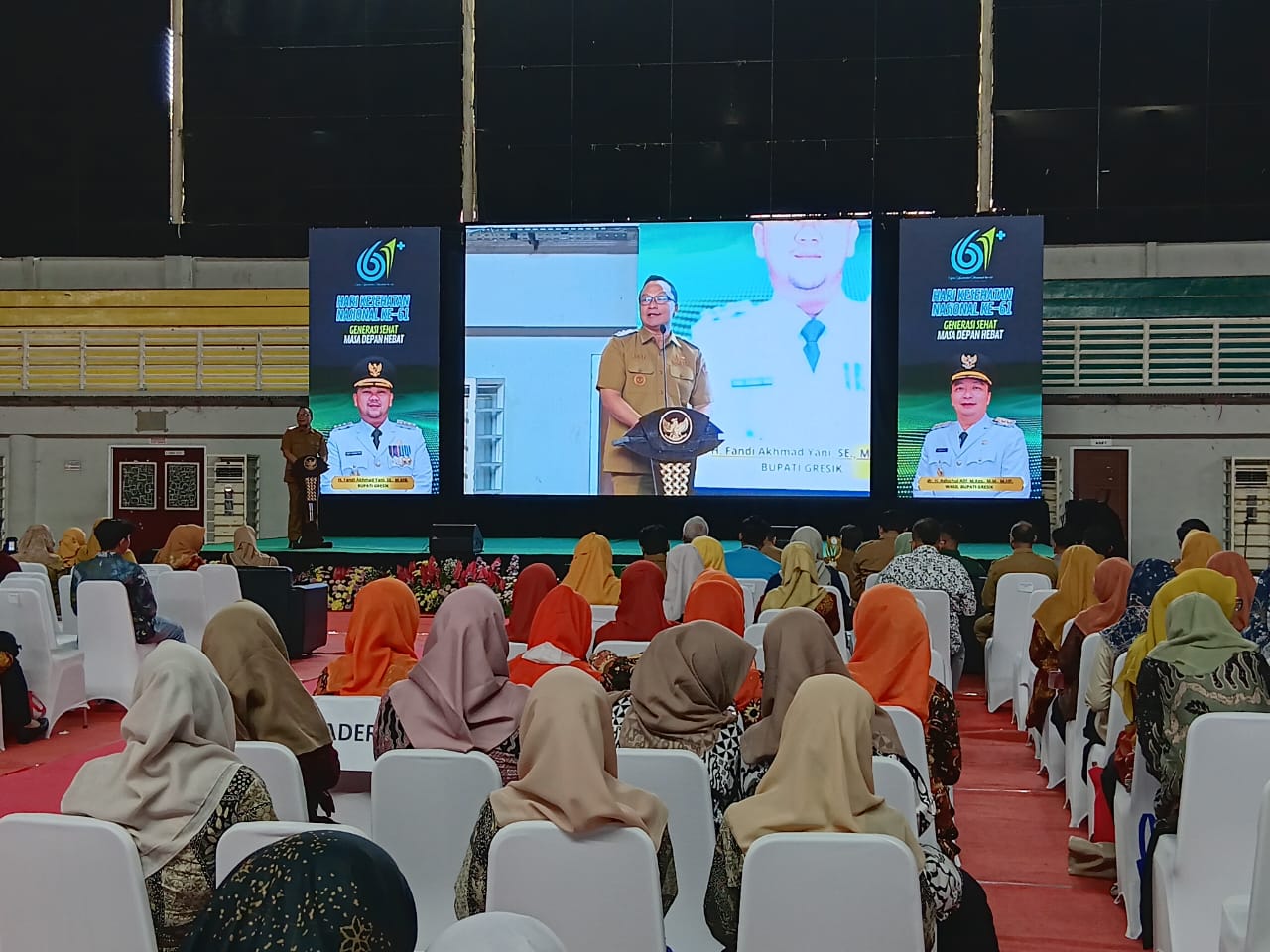 PEMAPARAN : Wakil Bupati Gresik dr. Asluchul Alif saat sambutan di HKN ke-61 di Kabupaten Gresik.