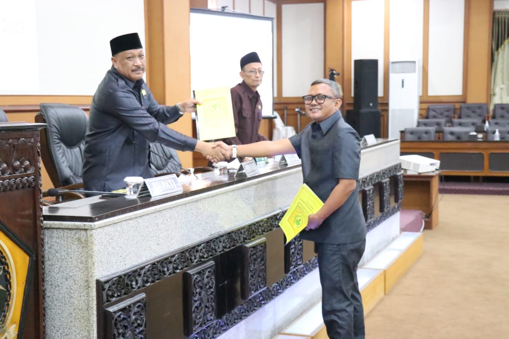 PARIPURNA : DPRD gelar Rapat Paripurna penyampaian laporan reses dari masing-masing Fraksi DPRD Gresik.