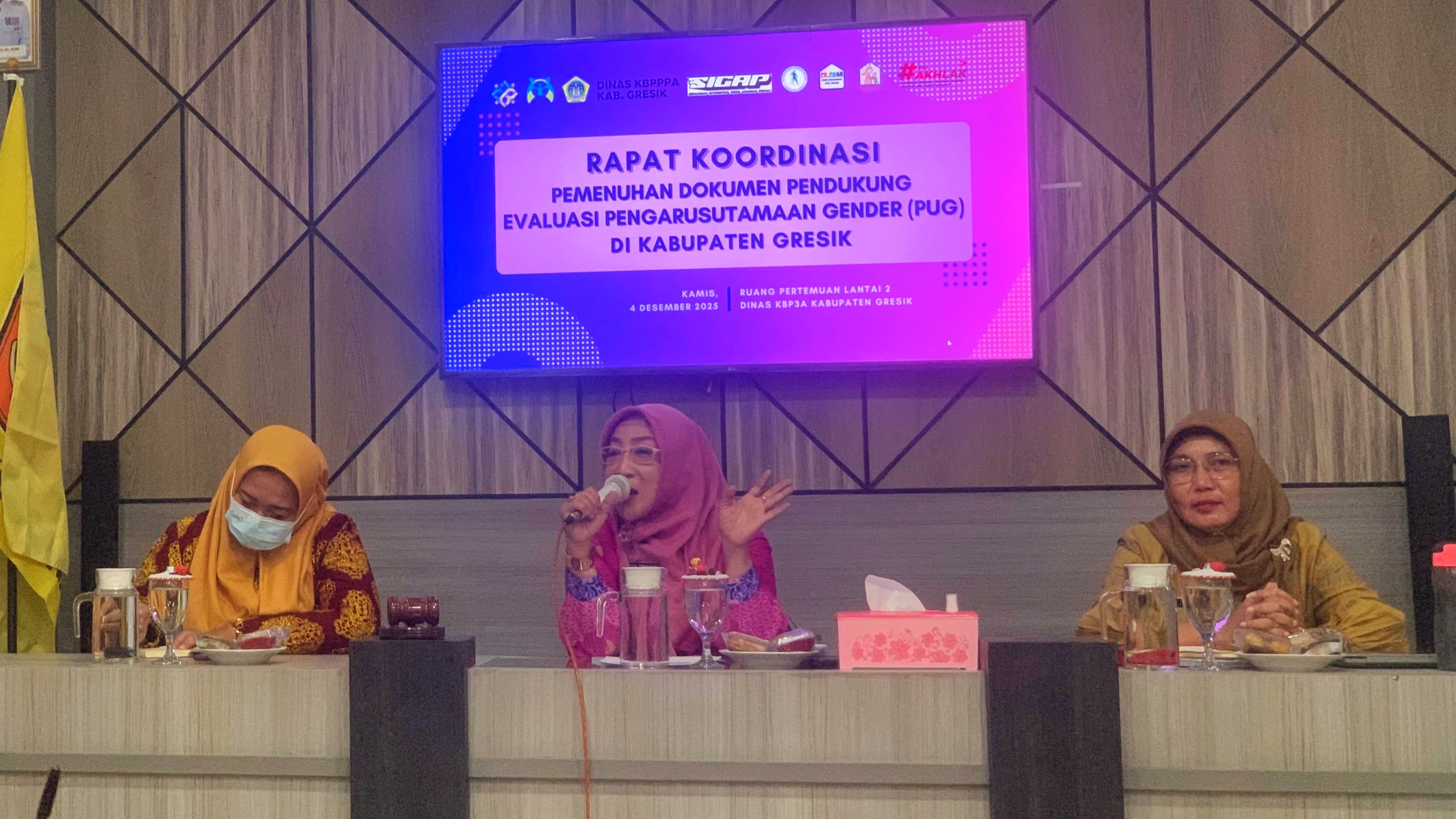 Kepala Dinas KBPPPA, Dr. Titik Ernawati, menyampaikan apresiasinya, terutama kepada Bappeda, yang dianggap berjasa besar dalam memasukkan perhatian pembangunan gender dalam dokumen RPJMD.