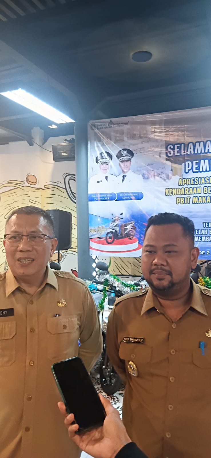 Bupati Gresik, Fandi Akhmad Yani dan Kepala BPPKAD Gresik, Andhy Hendro Wijaya.