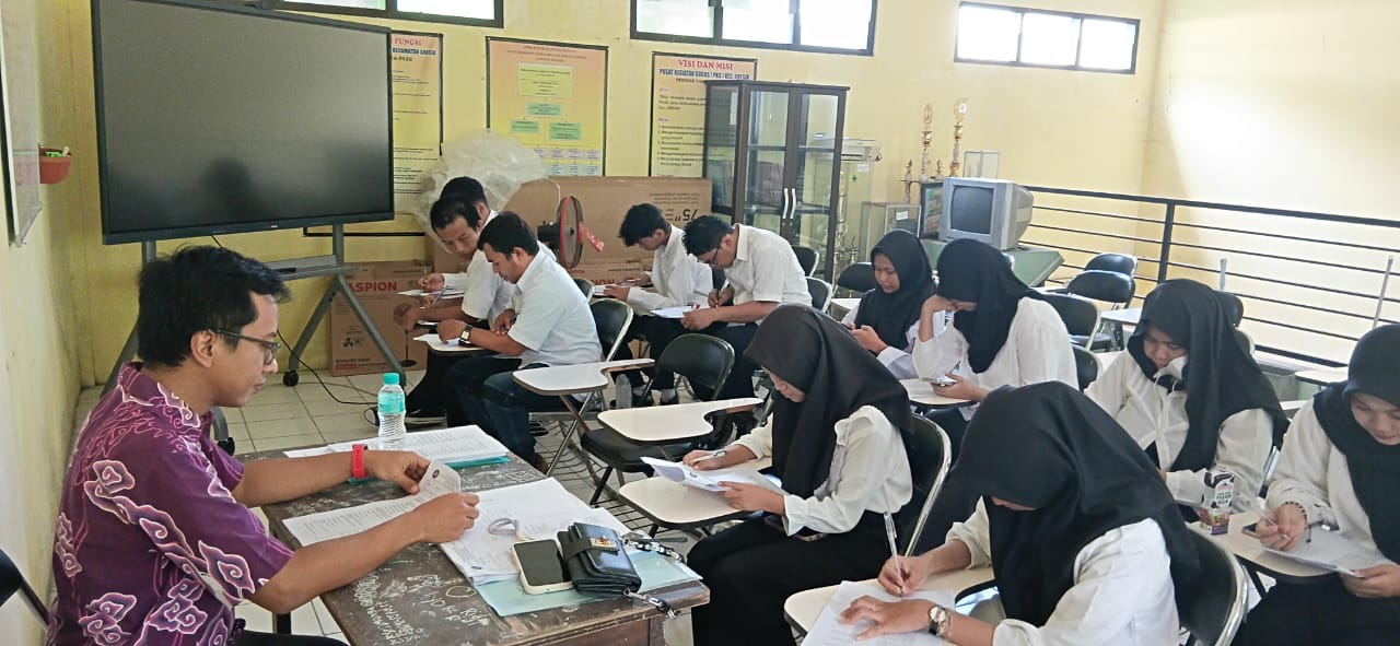 PEMBELAJARAN : Guru di Jaketku Gresik sudah menerapkan pembelajaran digitalisasi.