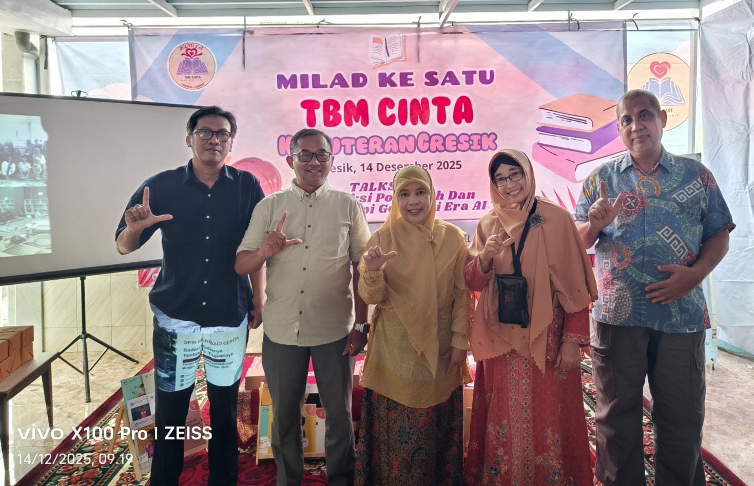 Taman Baca Masyarakat di Kelurahan Kemuteran menjadi jujukan berbagai tokoh penting.