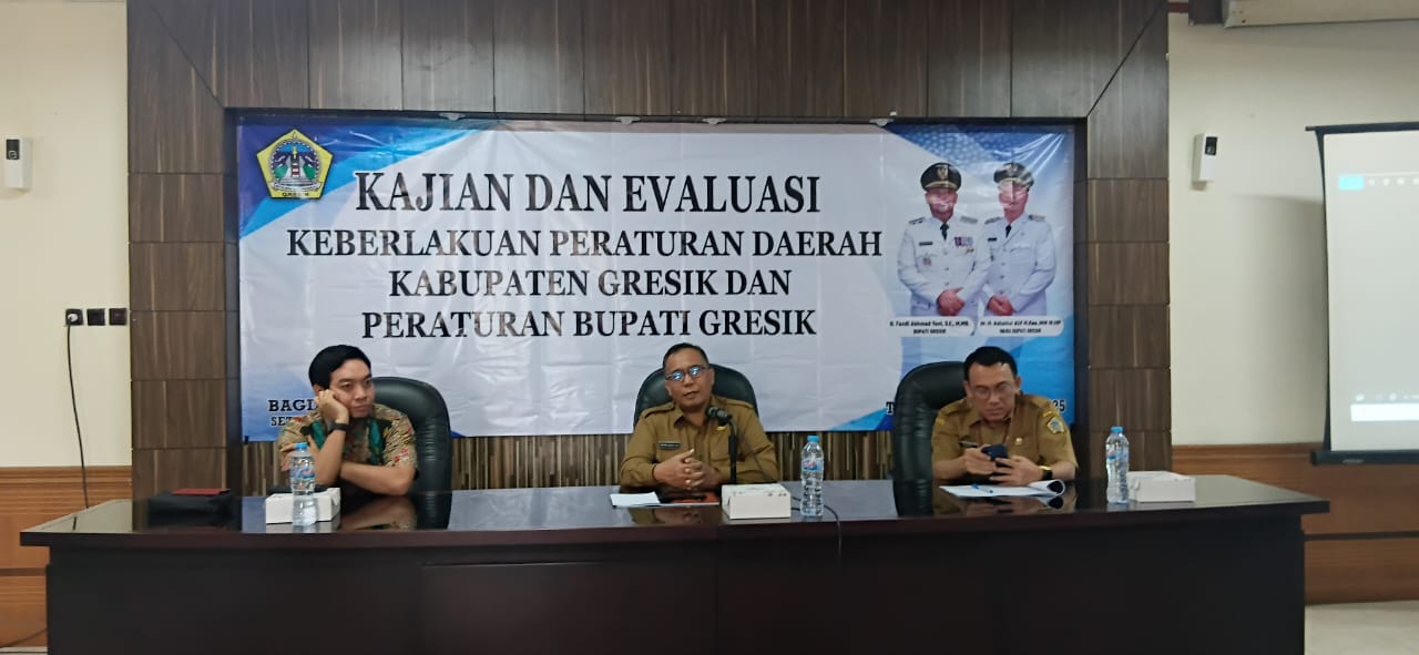 PENYEDERHANAAN: Kepala Bagian Hukum Setda Kabupaten Gresik, M. Rum Pramudya, menjelaskan evaluasi dilakukan untuk memetakan posisi Perda dan Perbup yang saat ini berlaku.