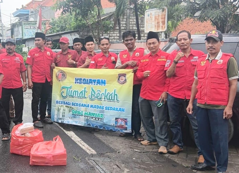 SILATURAHMI: Anggota Madas Sedarah mempererat persaudaraan dengan masyarakat melalui aksi sosial.