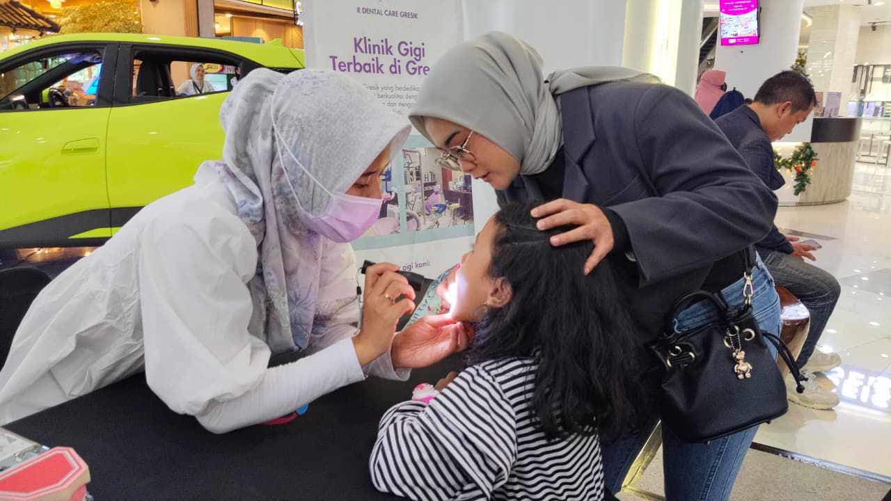 Para peserta seminar berkesempatan menikmati pemeriksaan mata gratis usai acara.