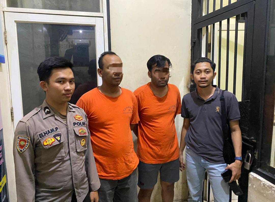 DIAMANKAN : Tersangka FEP dan MJK saat diamankan di Mapolres Gresik.