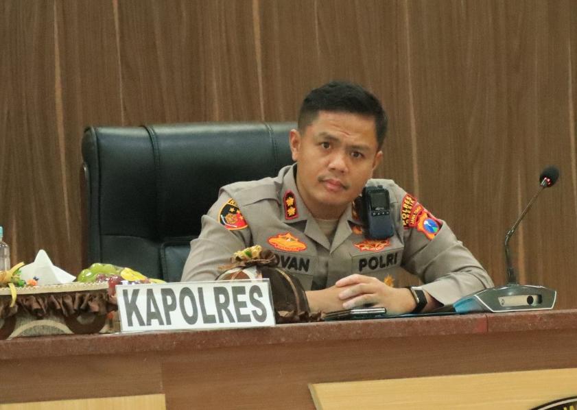 PINDAH : Kapolres Gresik AKBP Rovan, Mutasi  Promosi ke Divpropam Mabes Polri.