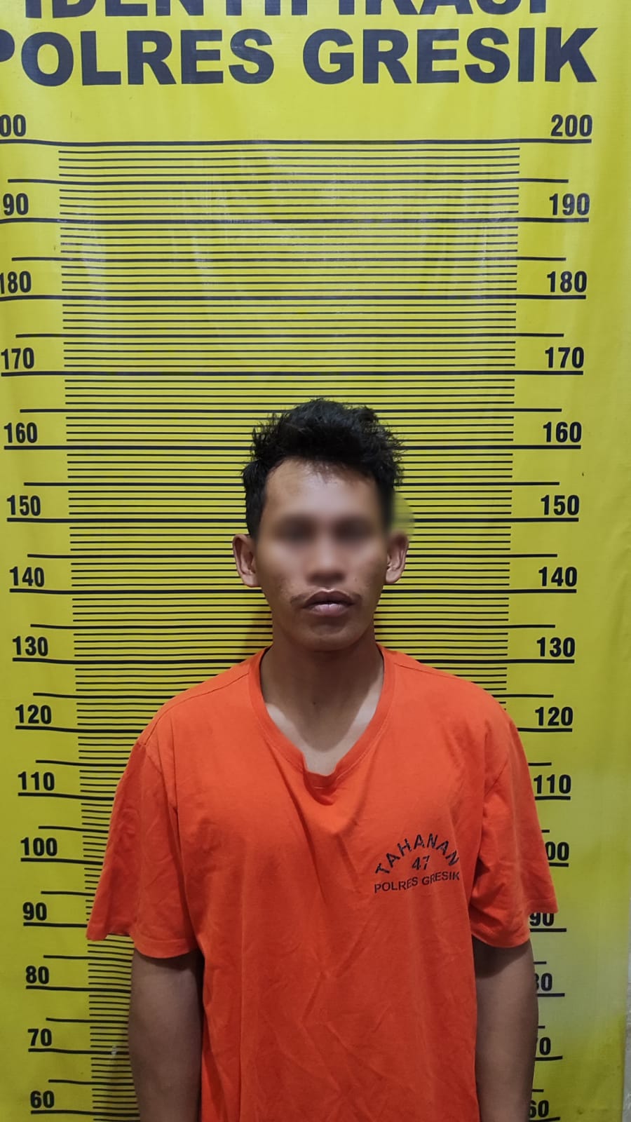 BEJAT : Tersangka kasus pencabulan inisial A saat diamankan anggota Unit PPA Satreskrim Polres Gresik.